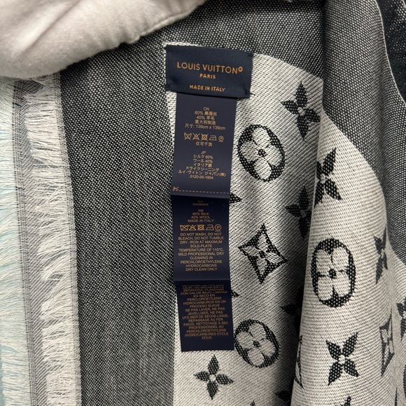 Louis Vuitton Scarf - Picture 3 of 6